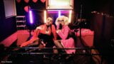 ルード・ジョイ-女王様無料ポルノビデオ-pvcの2人の熟女が淫語で焦らす snapshot 1