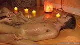 Blonde Frau gibt ihrem Mann eine erregende Schwanzmassage snapshot 7