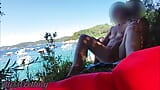 Nudo pubblico ESTREMO Faccio vedere la mia figa davanti a un uomo in una spiaggia pubblica e lui mi aiuta a squirtare - è molto rischioso snapshot 14