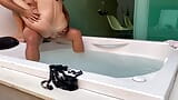 Novia follando caliente en la bañera y chupando caliente snapshot 14