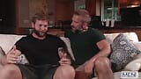 No toma mucho tiempo para que los viejos amigos Colby Jansen y Dirk Caber terminen en la cama después de encontrarse - hombres snapshot 3