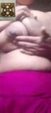 De borsten van het meisje van Deshi werden gestreeld snapshot 9