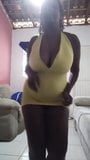 Garota bailando un momento con las tetas snapshot 7