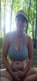 Chica de grandes tetas se ensucia en el bosque snapshot 4