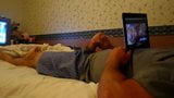 Branler en regardant du porno sur ipad2 snapshot 4