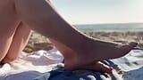 Desnuda en una playa nudista y pagando con mis pies - allfootsiefans snapshot 6