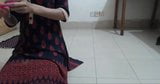 Сексуальная индийская девушка с большими сиськами перед камерой snapshot 1