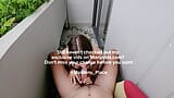 Una chica adolescente tiene la boca llena de esperma en un balcón snapshot 1