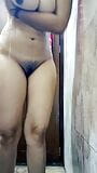 Saat saudara tiri mandi, ganti bajunya hot india snapshot 4