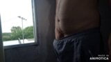 Zralý muž masturbuje před oknem s deštěm. snapshot 2