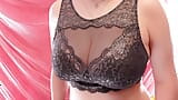 Une MILF sexuelle te taquine avec un fétichisme de soutien-gorge - Arya Grander - pas de maquillage snapshot 19