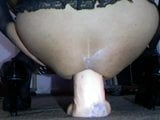 Cabalgando un dildo grande snapshot 2