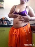 Indiana bhabhi scopata con due cetrioli in entrambi i buchi snapshot 2