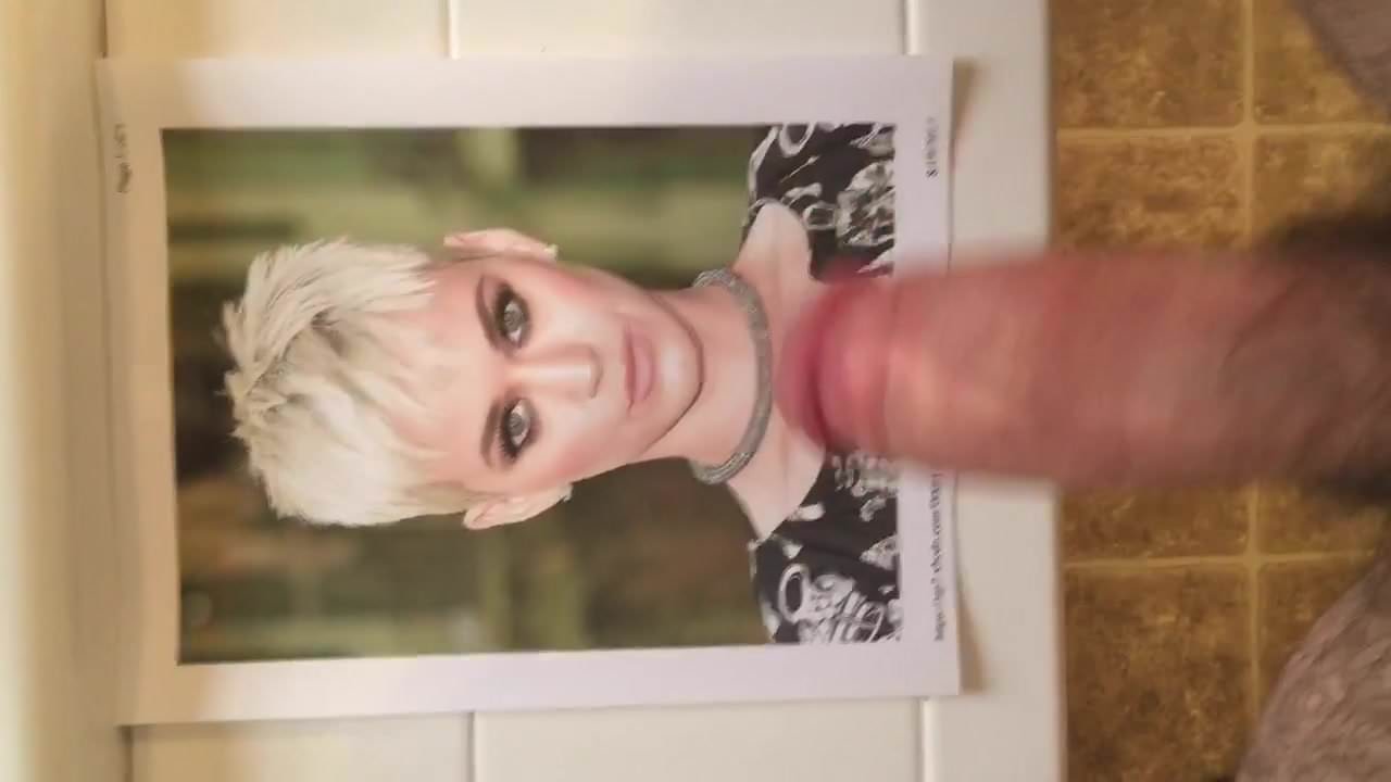 สรรเสริญแบบสุ่มของ Duke: katy perry