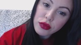 Brunette met rode glanzende lippen snapshot 2