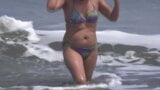 Esposa madura, madre peluda excitada en la playa se masturba, quiere follar snapshot 5