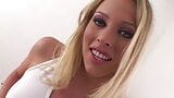 Fallon Sommers adore se faire filmer en train de sucer une bite snapshot 1