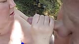 Ma belle-mère me branle la bite dans le parc et se fait éjaculer sur ses gros seins snapshot 12