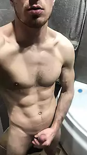 在浴室里玩弄大鸡巴！呻吟声结束！大量精液！肌肉发达的直男！ | xHamster