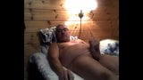 El abuelo se despierta y golpea en la webcam snapshot 12