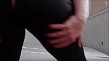 Arschanbetung in schwarze latex Ganzanzug snapshot 9