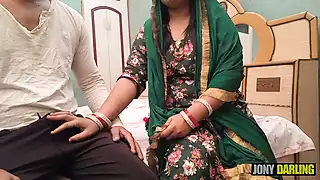 Bir etuk ayol porno videolarni sikdi