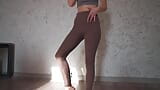 Desespero pee brown leggings, duas câmeras snapshot 16