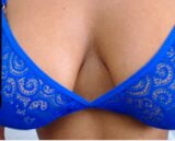 Il reggiseno blu e le mutandine prendono in giro snapshot 13