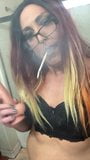 Marilyn fuma y provoca con su consolador sin cortar: snapshot 2