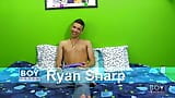 Hung amador Ryan Sharp se masturba depois de uma entrevista snapshot 1
