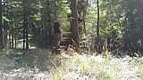 Exhibitionist-ehefrau trinkt pisse und nimmt gesichtsbesamung im wald snapshot 6