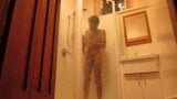 バスルームのシャワータイム、ゲイ男のオナニーと射精 snapshot 15