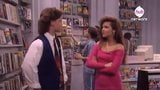 Tiffani Thiessen sur Blossom en 1992. pas de soutien-gorge, robe courte snapshot 2