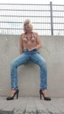 Squirting und Orgasmus in meiner Jeans snapshot 4