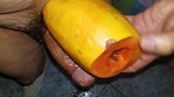 COGIENDOME UNA RICA PAPAYA snapshot 8