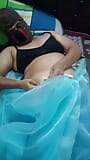Kerala tante op bed met transparante saree die bediende aanraakt snapshot 9