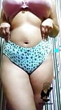 Sri Lankas tjej visar sina stora bröst snapshot 1