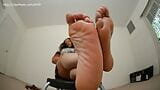 Huge Ebony model puts her MASSIVE GIGANTO SOLES up for worship snapshot 2