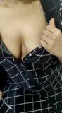 Esposa caliente mostrando tetas a mi amigo snapshot 2