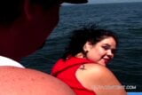 Ela adora foder no barco snapshot 1