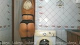 परिपक्व ढीठ लड़की, कपड़े धोने की मशीन और स्ट्रिपटीज़ snapshot 18