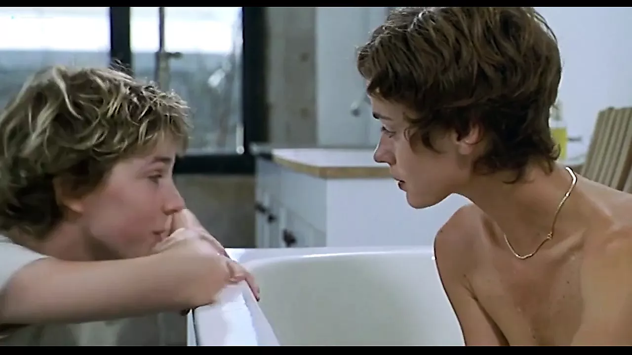 Alexia Stresi,Lou Doillon,Elise Perrier (1998)