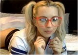 Lexi Belle общается перед вебкамерой snapshot 10