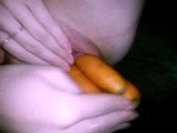 Ehefrau mit einer Karotte snapshot 10