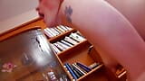 Сексуальная немецкая брюнетка ублажает двух чуваек в удивительном видео от первого лица snapshot 10