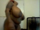 Zwart meisje met enorme borsten snapshot 10
