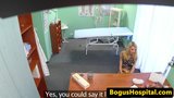 Doktor Muschi leckt Patienten, um Orgasmus zu überprüfen snapshot 1