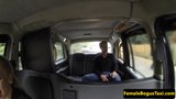 Un taxi anglais à forte poitrine suce son mec snapshot 1