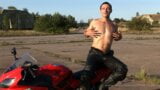 Jan R - motociclista solo snapshot 8