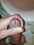 Handjob im waschbecken snapshot 5